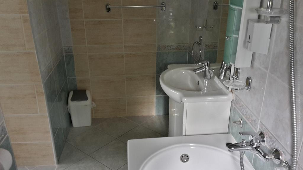 House Petkovic Hotel โคเรนนิซา ภายนอก รูปภาพ